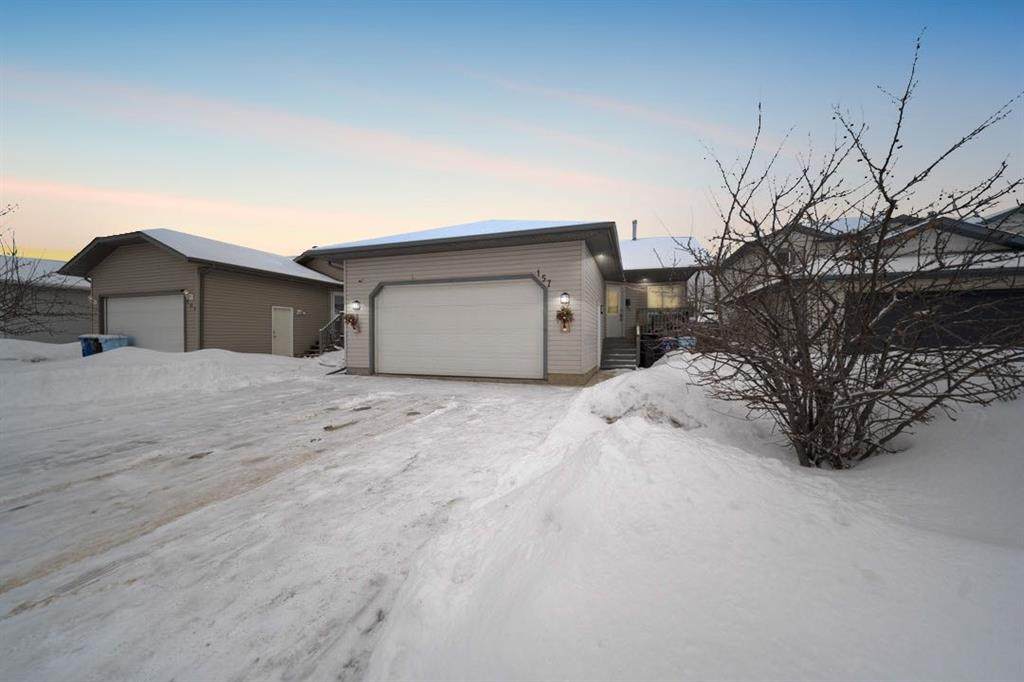 157 Swanson Crescent - Photo 1