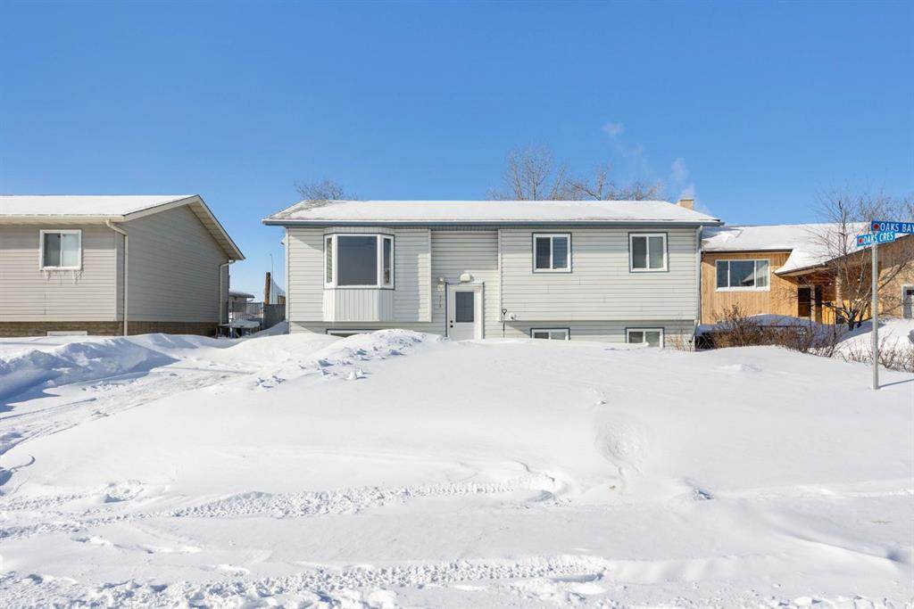 173 Oaks Crescent - Photo 1