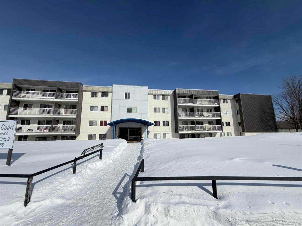 9 Clearwater Crescent - Photo 1