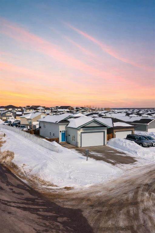 100 Swanson Crescent - Photo 1