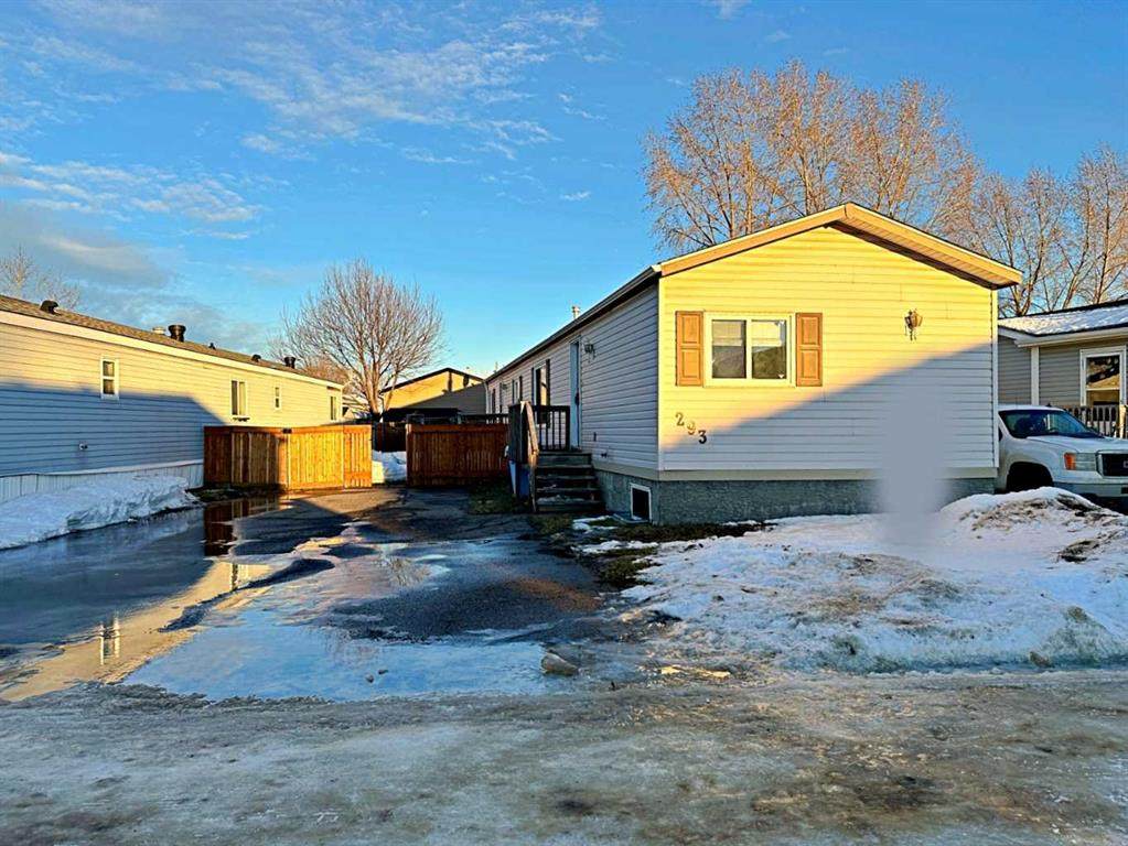 293 Grenfell Crescent - Photo 1