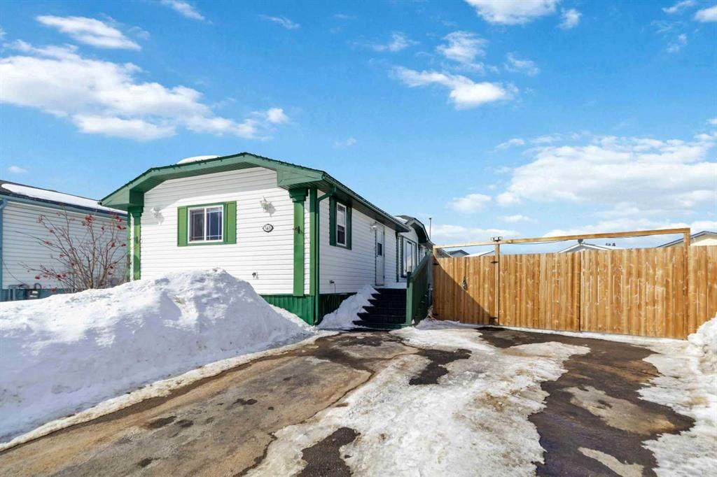 548 Mckinlay Crescent - Photo 1