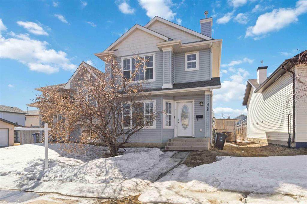 228 Parry Crescent - Photo 1