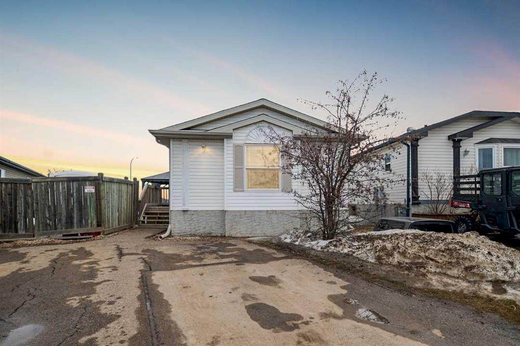 132 Sumac Crescent - Photo 1