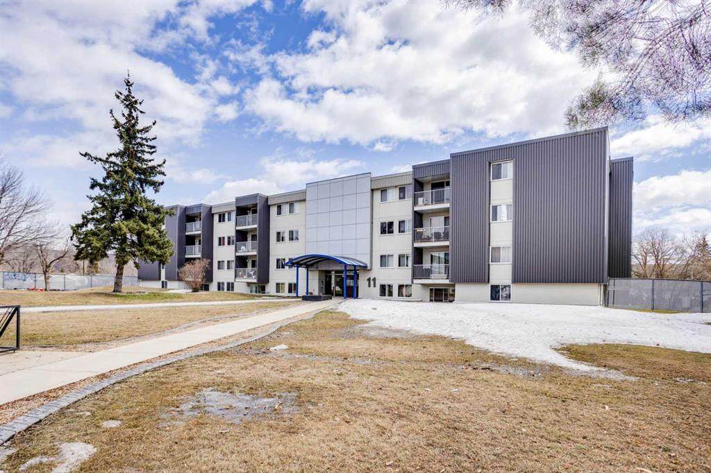 11 Clearwater Crescent - Photo 1