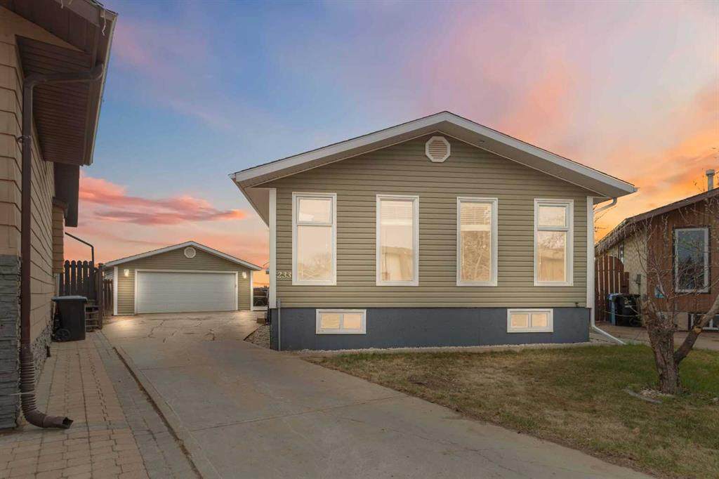 233 Gladstone Bay - Photo 1