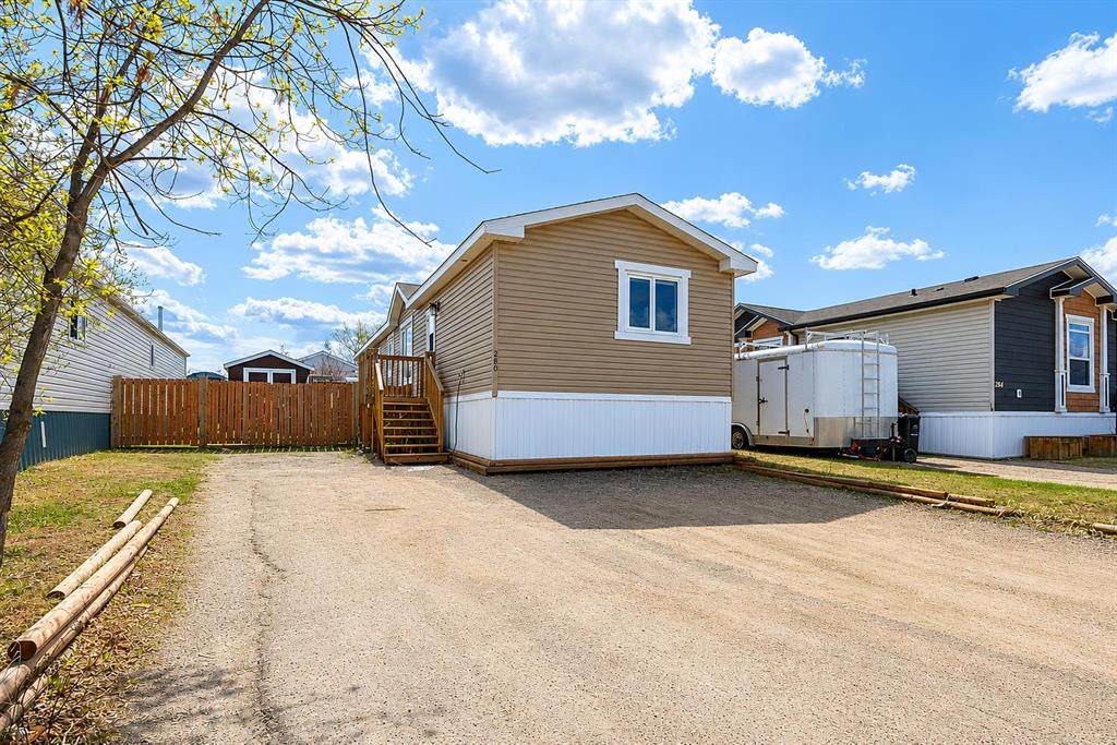 280 Clausen Crescent - Photo 1