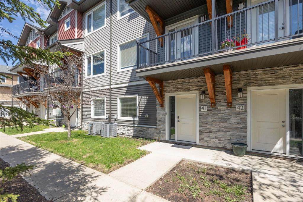 141 Fontaine Crescent - Photo 1