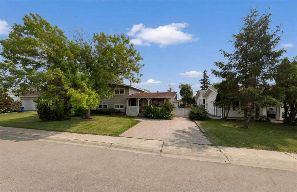 108 Robin Crescent - Photo 1
