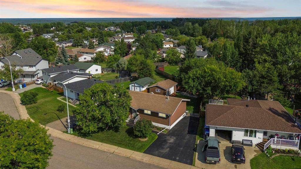 114 Hilltop Crescent - Photo 1