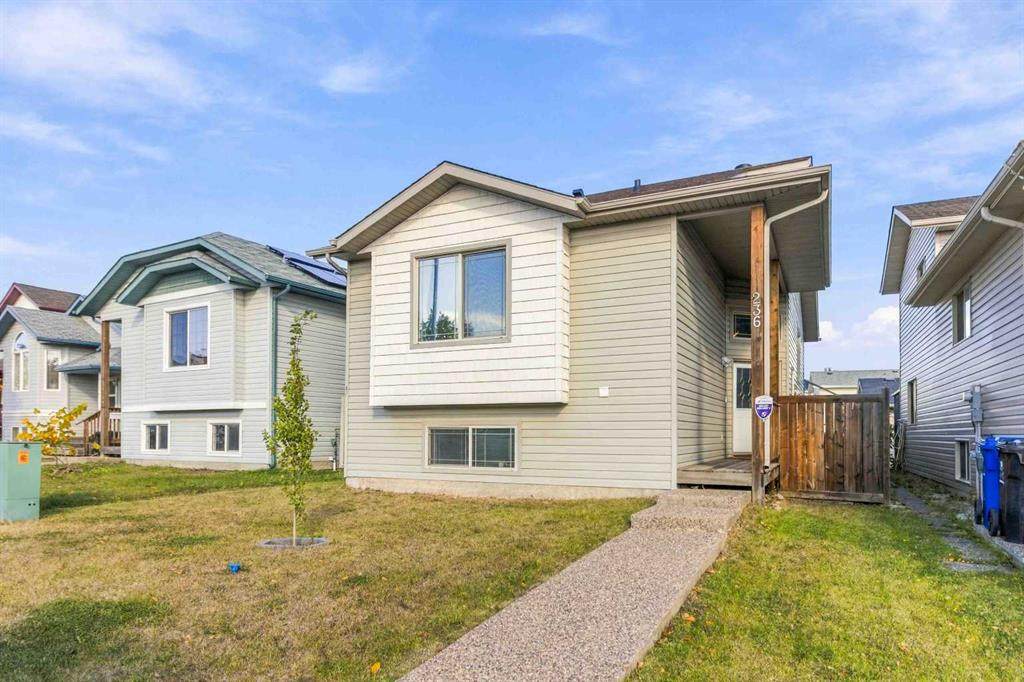 236 Paris Crescent - Photo 1