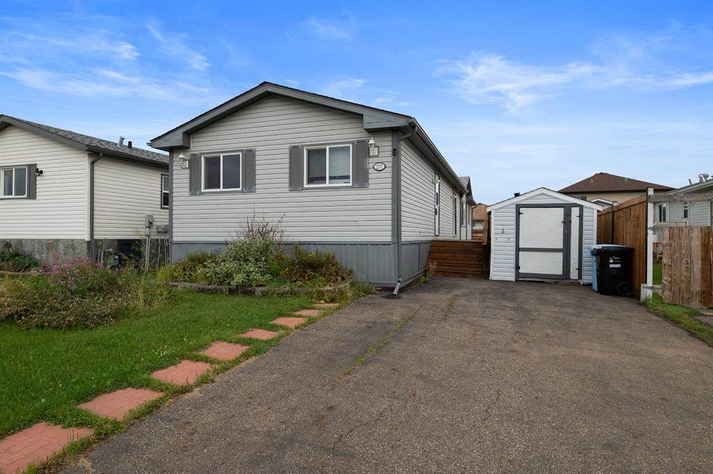 257 Mckinlay Crescent - Photo 1