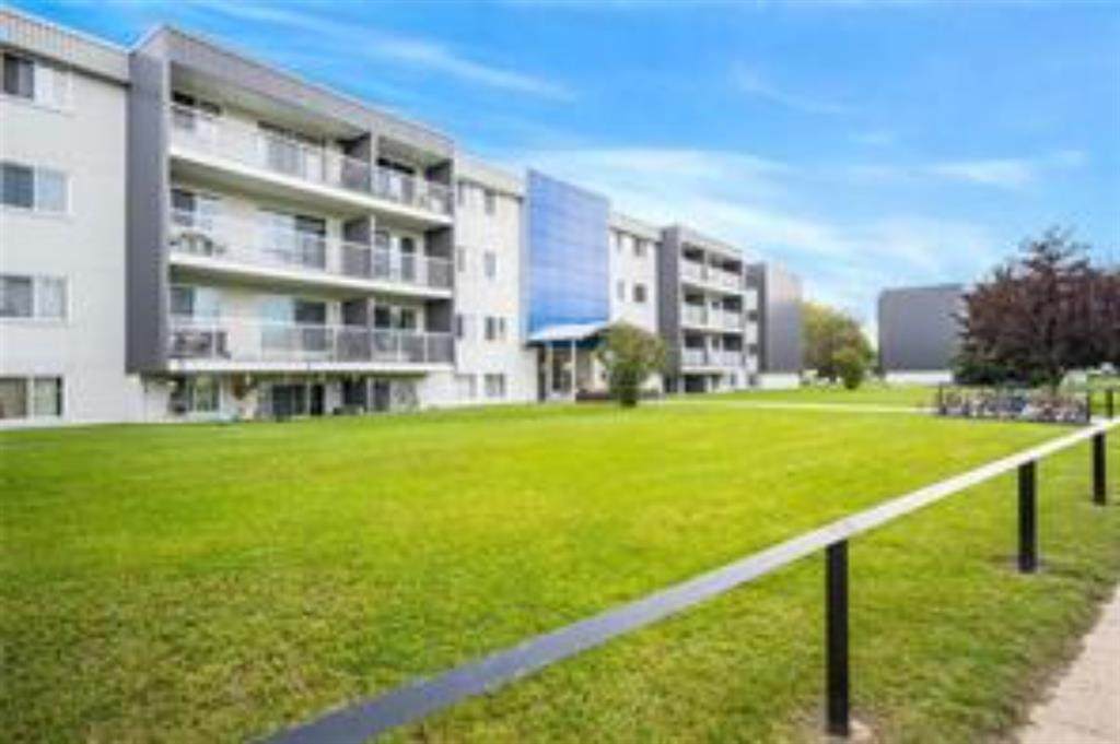 7 Clearwater Crescent - Photo 1