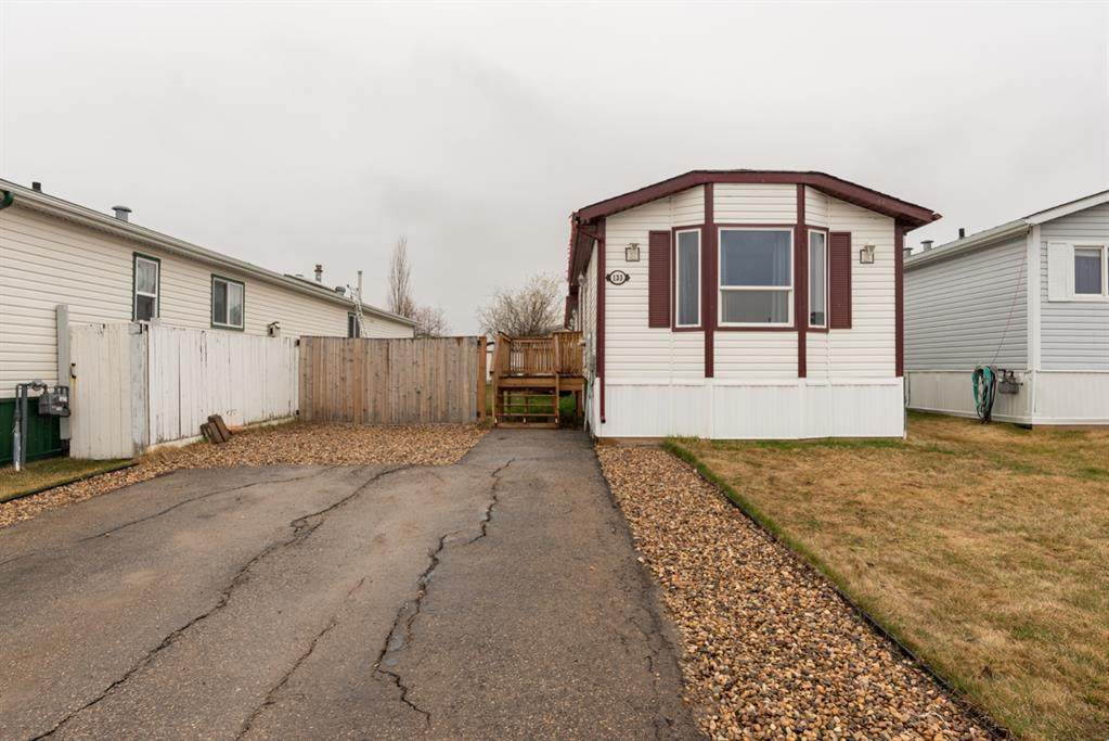133 Hall Crescent - Photo 1