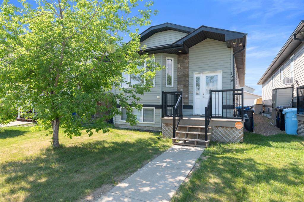 198 Pacific Crescent - Photo 1
