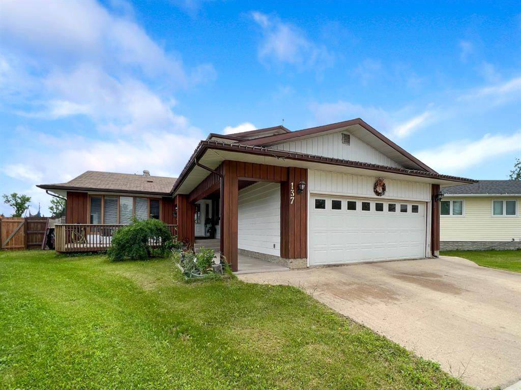 137 Caldwell Crescent - Photo 1