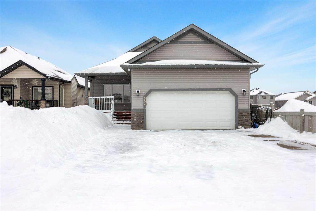 362 Pacific Crescent - Photo 1