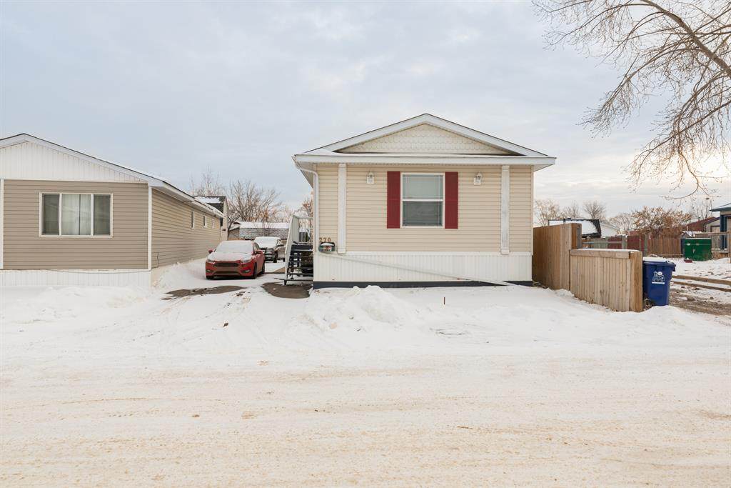 220 Grenfell Crescent - Photo 1