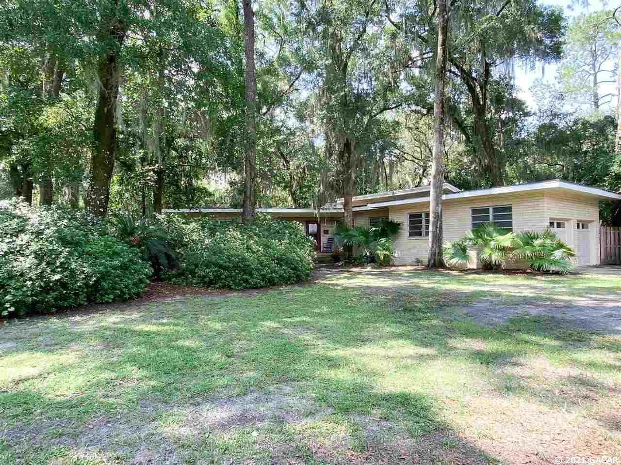 2107 4TH PL - Photo 1