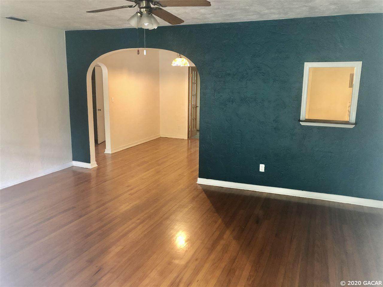 805 9TH Street - Photo 1