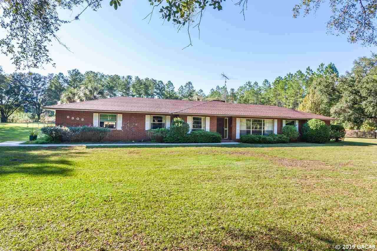 8308 138th Street - Photo 1