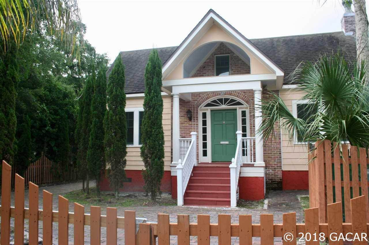 207 7TH Street - Photo 1