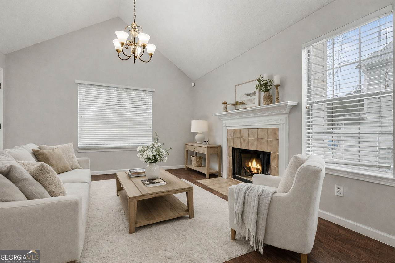 1525 Edgemoor Lane - Photo 1