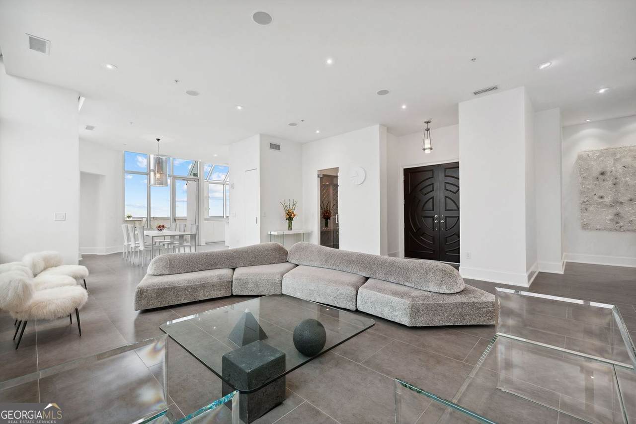 2828 Peachtree Road - Photo 1