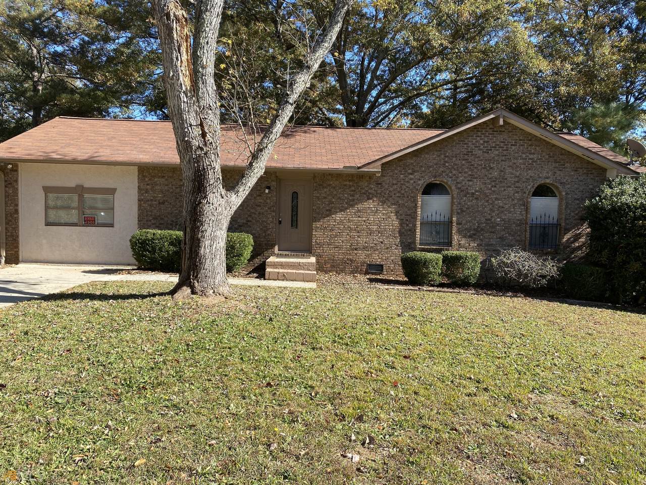 7692 Hawthorne Drive - Photo 1