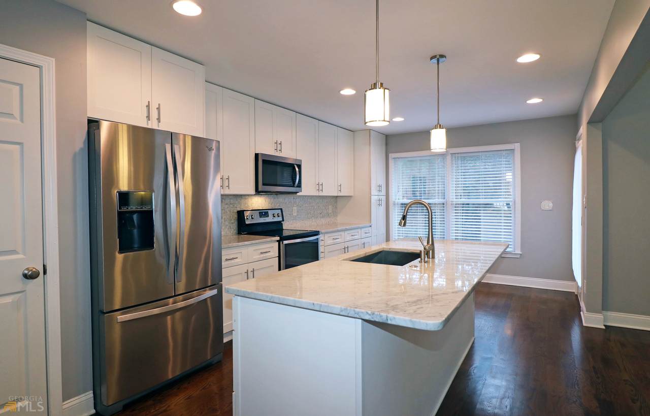 2960 Montview Drive - Photo 1