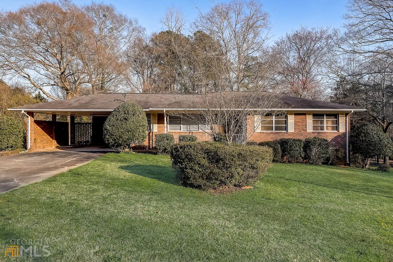 2740 Pine Hill Drive - Photo 1