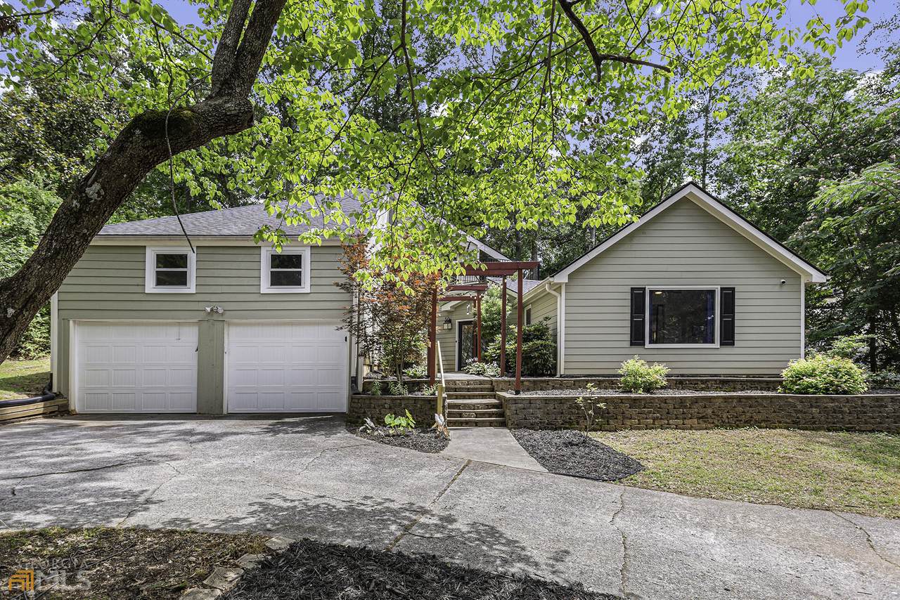 2800 Meadow Drive - Photo 1