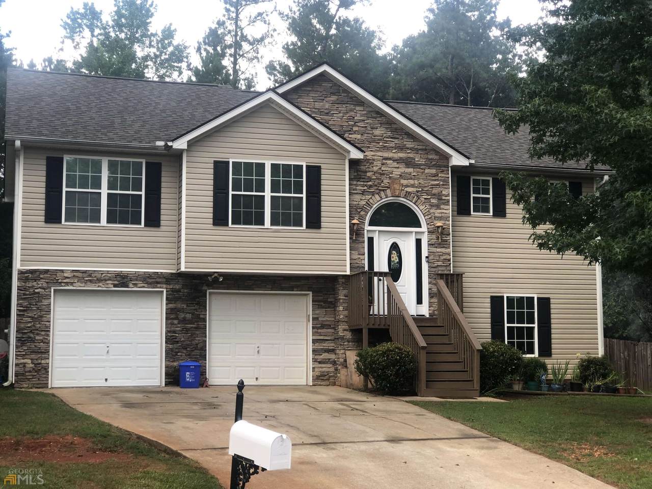215 Shadowbrook Trace - Photo 1