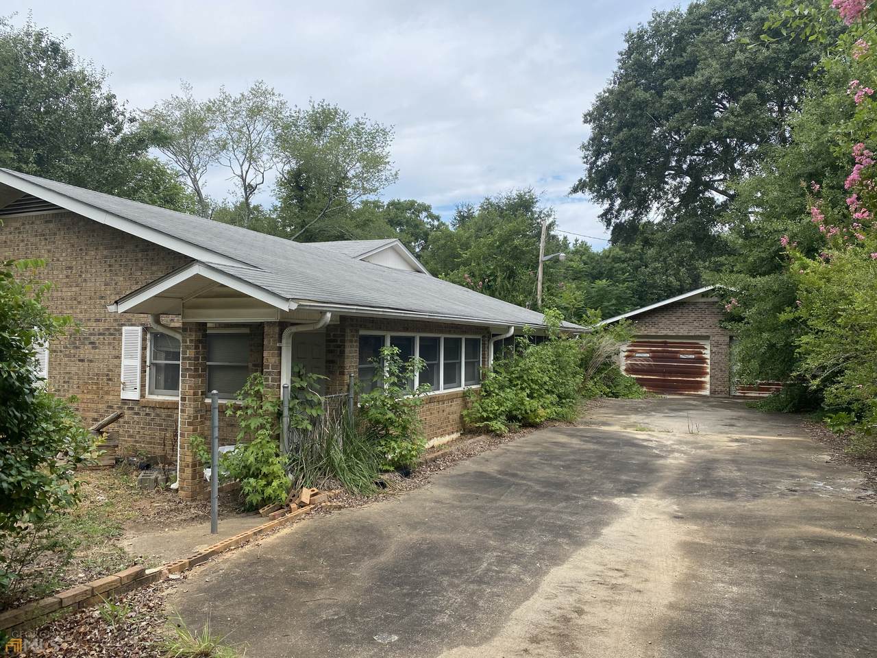 225 Pineywoods Road - Photo 1