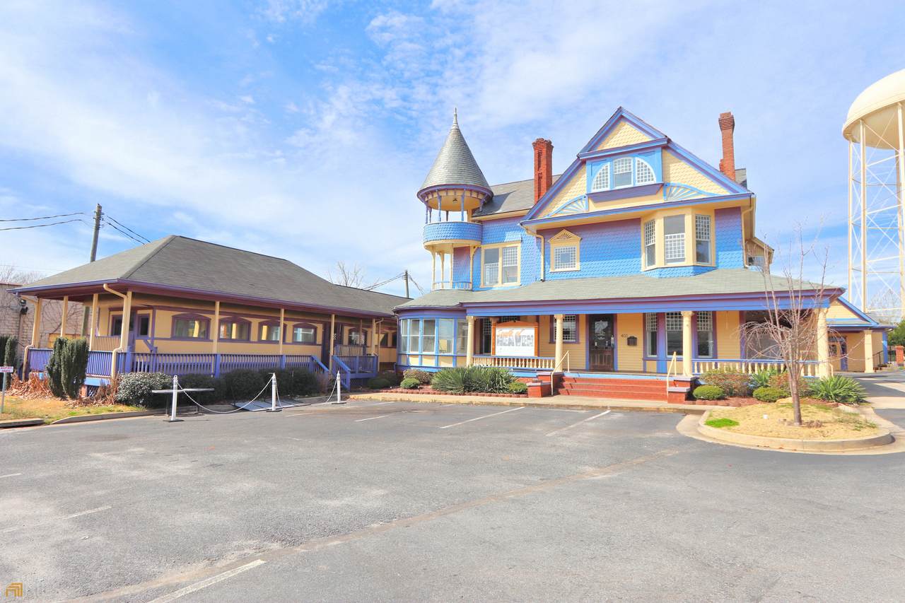 401 Maple Street - Photo 1