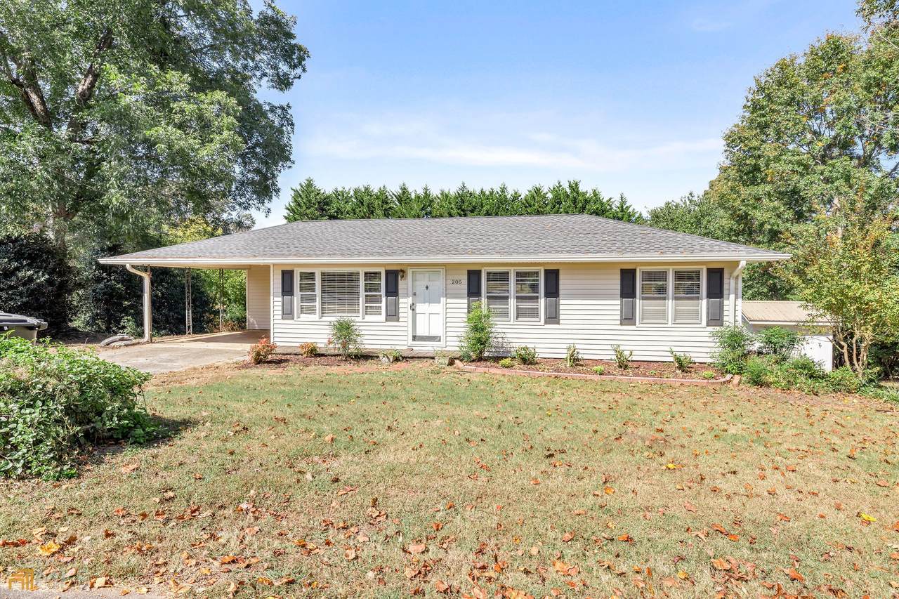 205 Oak Avenue - Photo 1