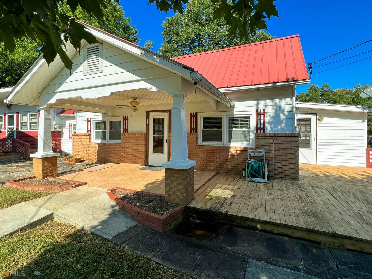 319 Oak Avenue - Photo 1