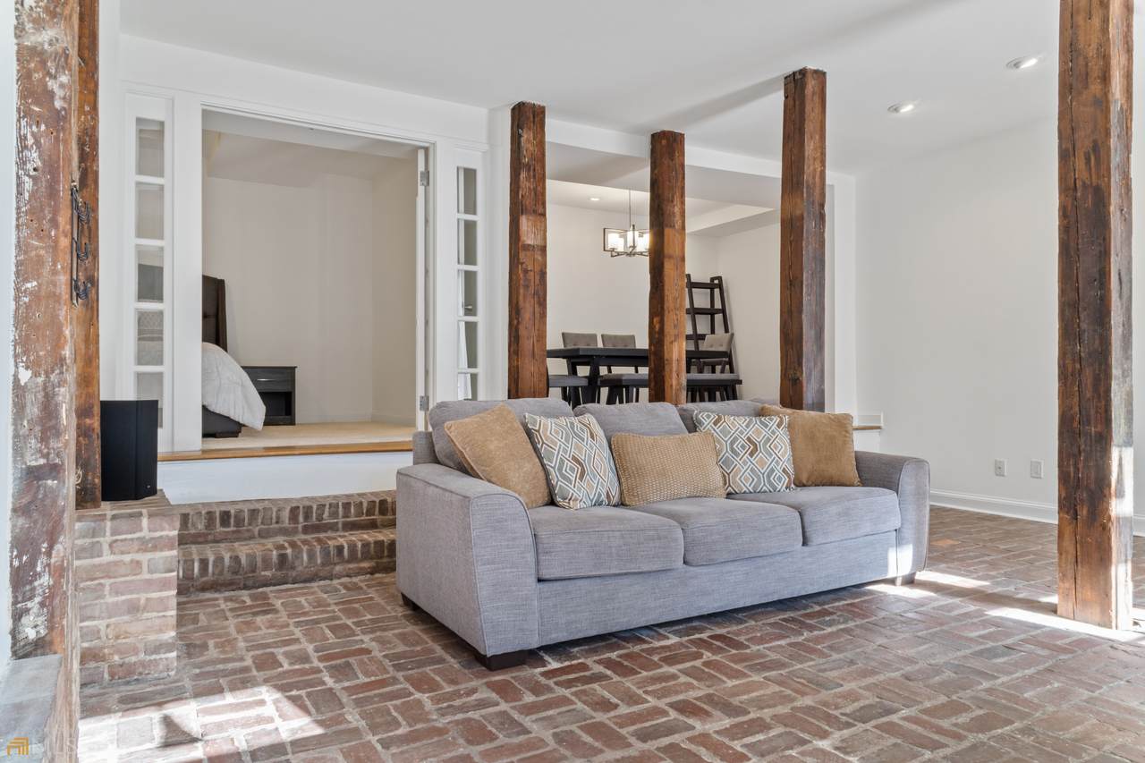 425 10th Street - Photo 1