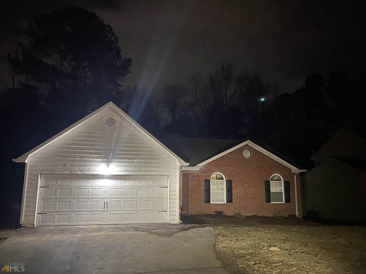 2742 Fairburn Road - Photo 1
