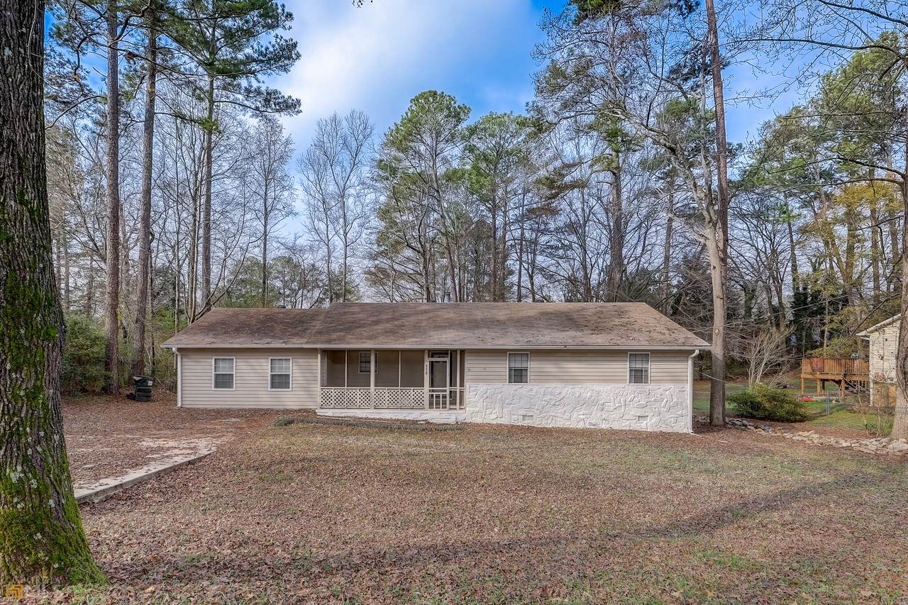 110 Lakeview Drive - Photo 1