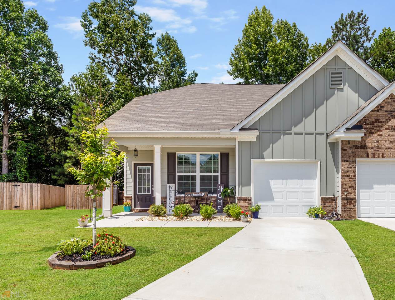 560 Vandenburg Drive - Photo 1