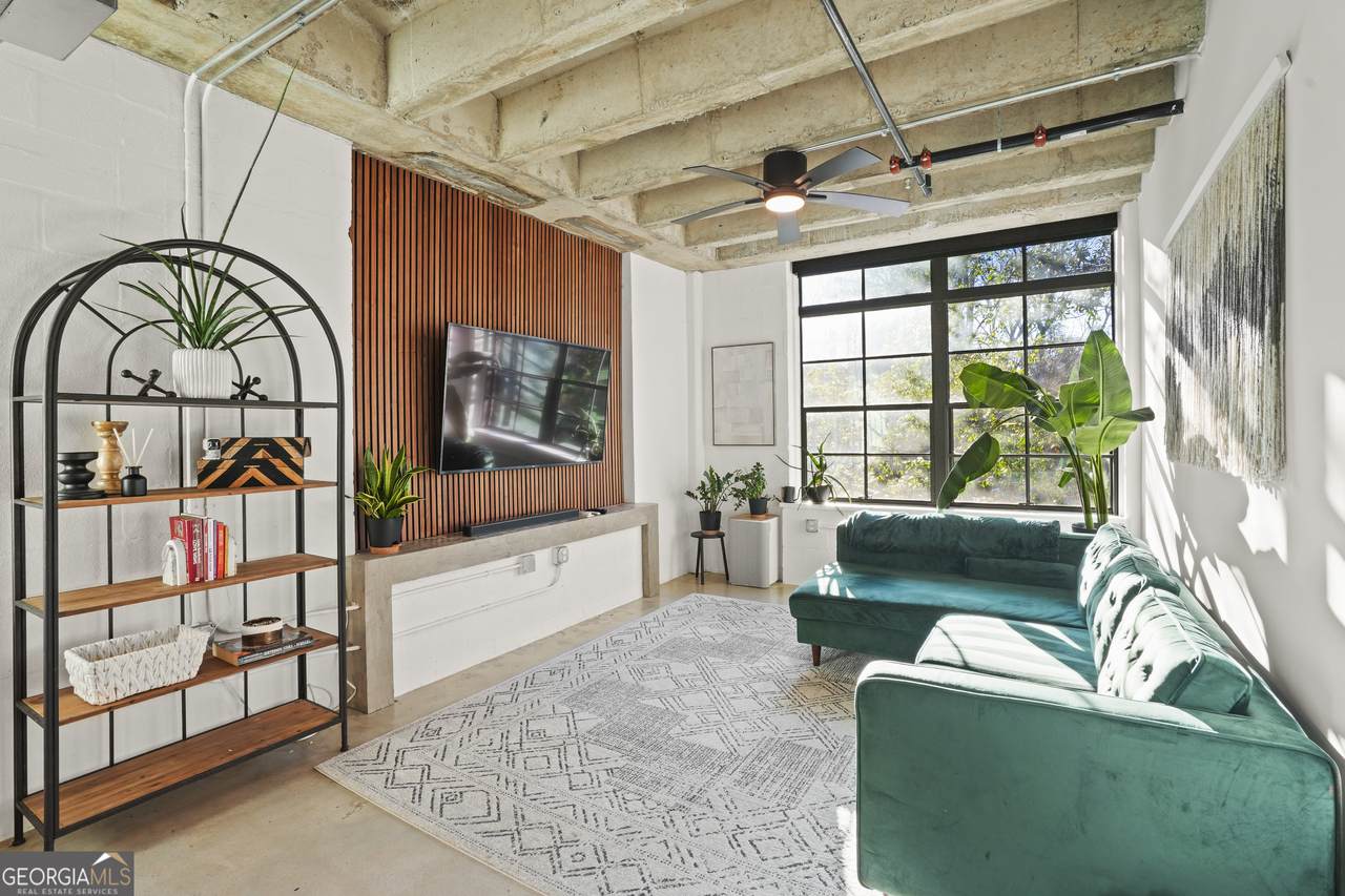 1065 United Avenue - Photo 1