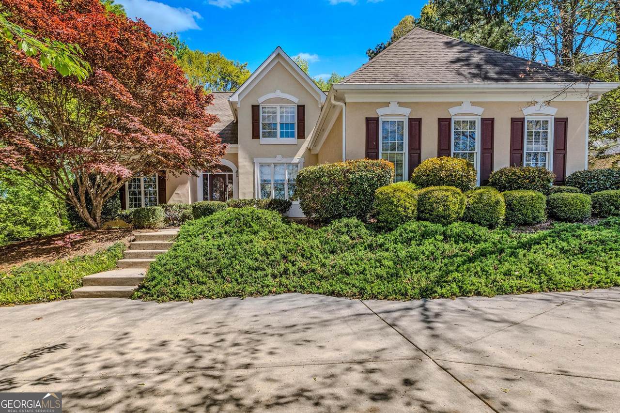 208 Montrose Drive - Photo 1