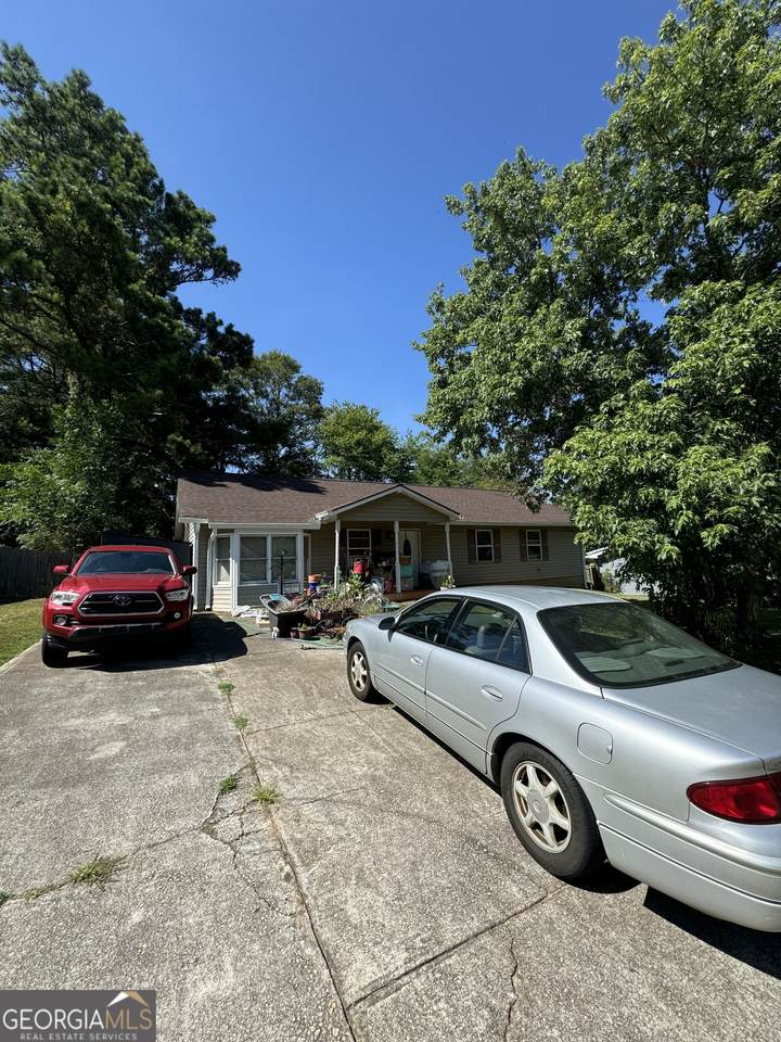 592 Lakeridge Circle - Photo 1