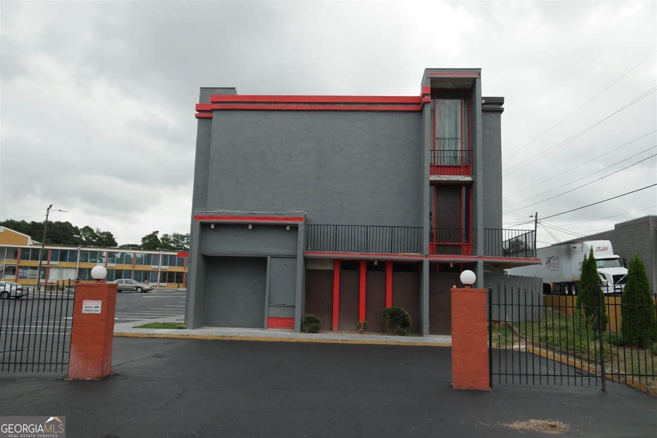 4498 Washington - Photo 1