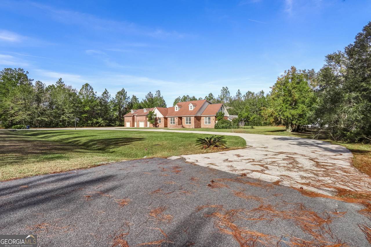 205 Settlers Way - Photo 1