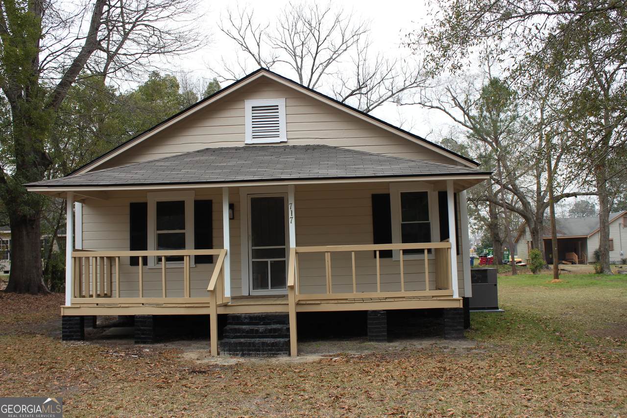 717 College Avenue - Photo 1
