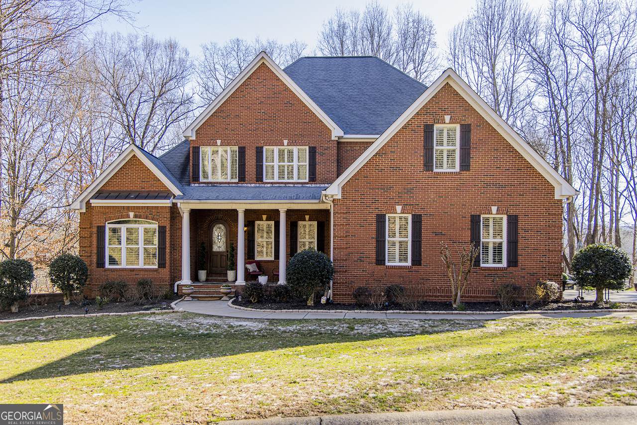 280 Ravenwood Drive - Photo 1