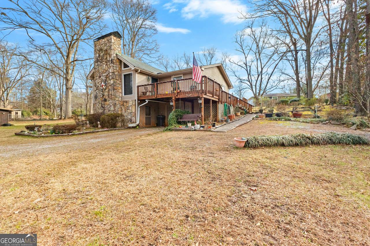 82 Swan Avenue - Photo 1