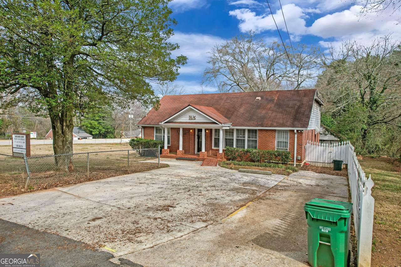 1826 Glenhill Place - Photo 1